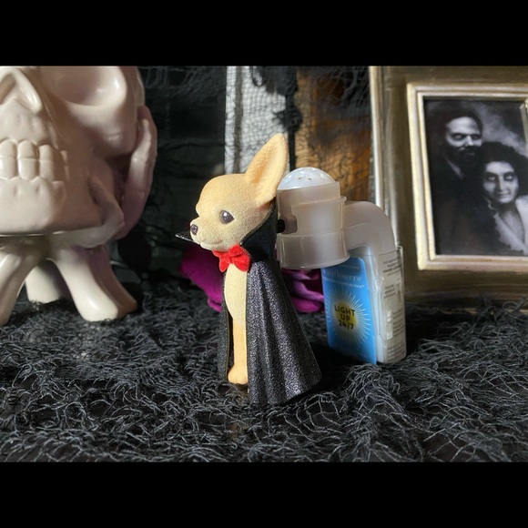 NEW~BBW~Vampire Chihuahua Plug-In - Picture 2 of 4